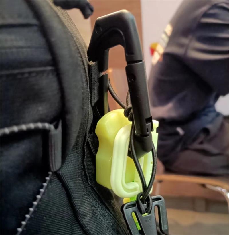 Single Hole PA Plastic Fluorescent Outdoor Portable EDC Knuckle Dusters