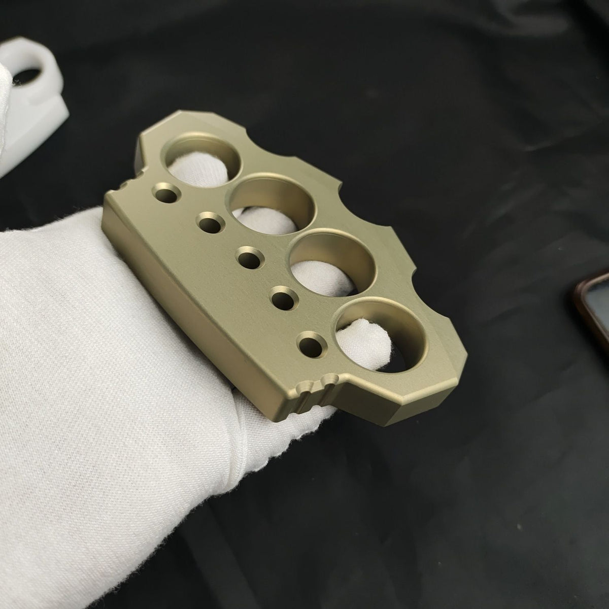Aluminum Outdoor Creative Black and Gold EDC Knuckle Dutsers