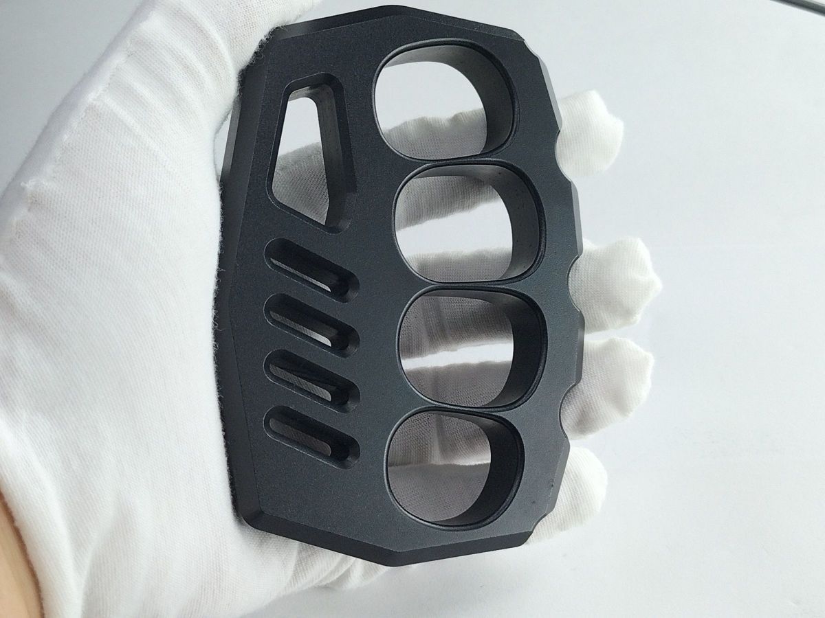 Aluminum Outdoor Creative Black and Gold EDC Knuckle Dutsers