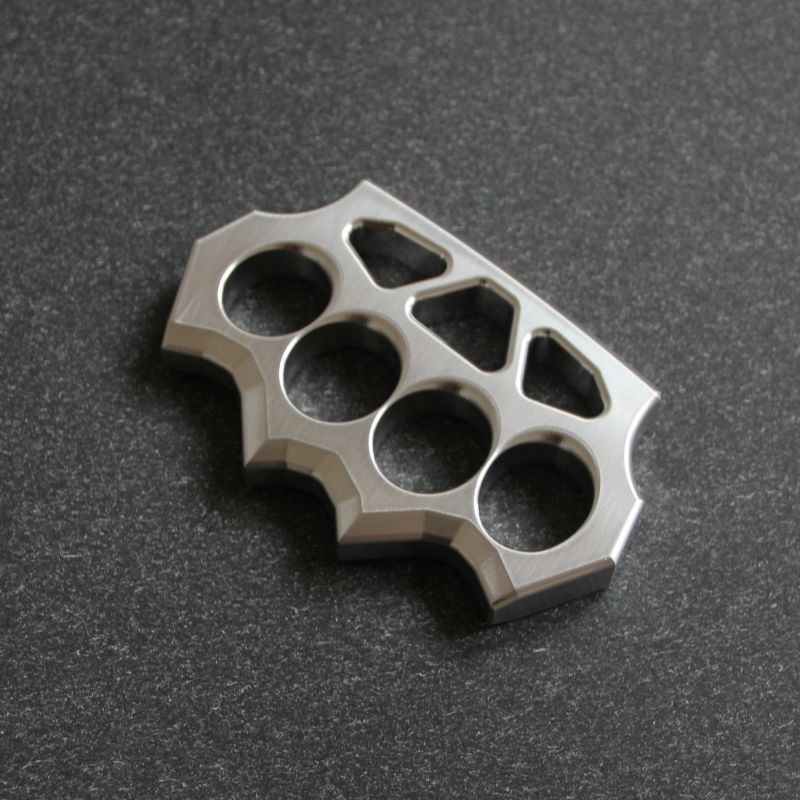 304 Steel Grass Exquisite Shape Large Hole Knuckle Dusters