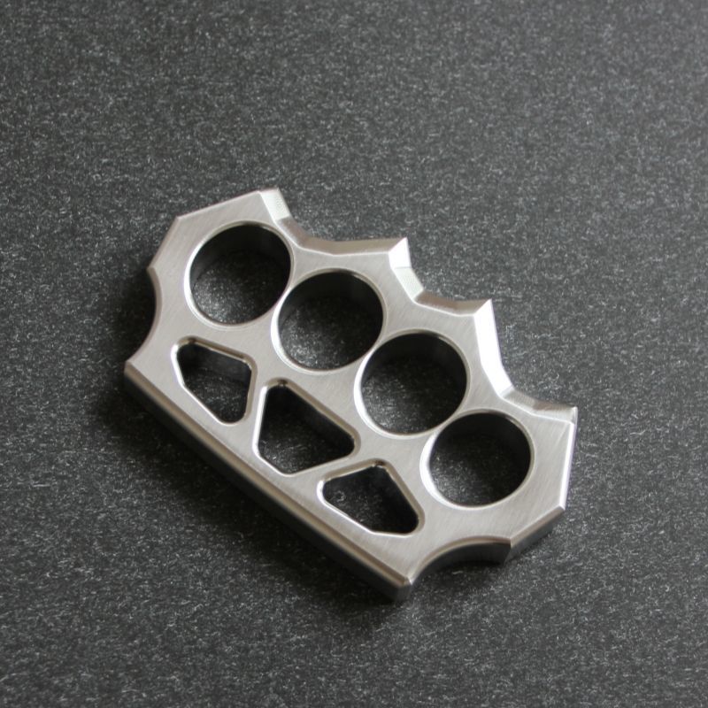 304 Steel Grass Exquisite Shape Large Hole Knuckle Dusters