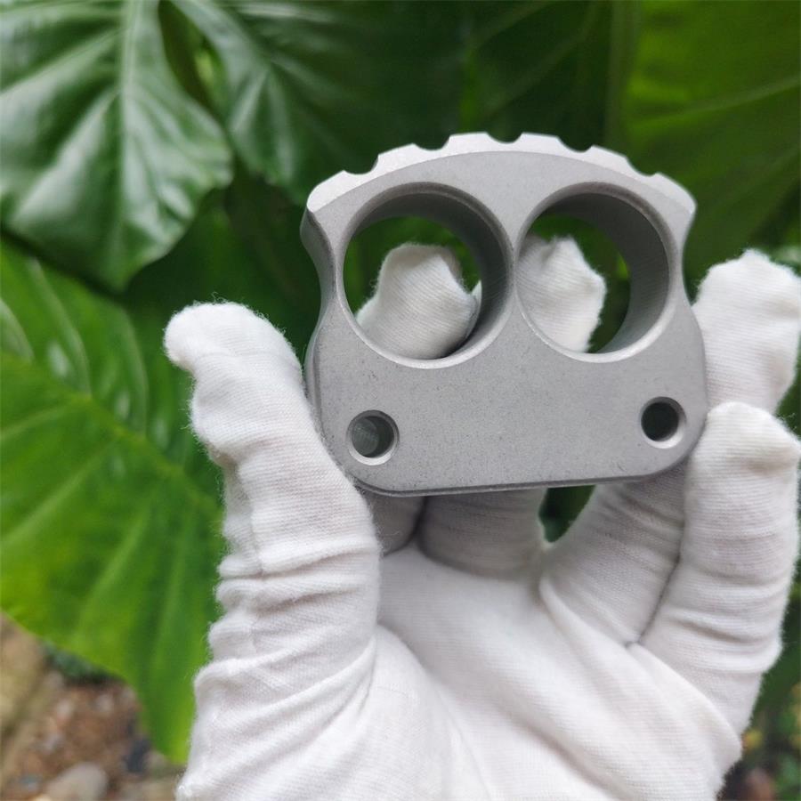 Thick Steel Skull Knuckle Dusters Portable EDC Keychain Backpack Outdoor Tool
